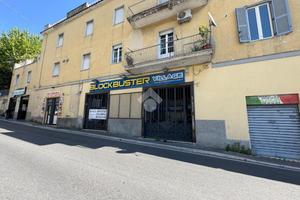 NEGOZIO A ALBANO LAZIALE