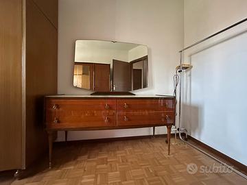 Cassettiera con specchio