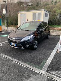 Ford Fiesta Titanium 1.4 tdci adatta ai neopatenta
