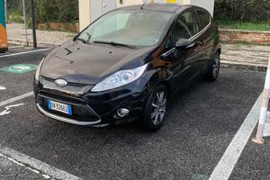 Ford Fiesta Titanium 1.4 tdci adatta ai neopatenta