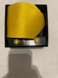 Cravatta seta con gemelli