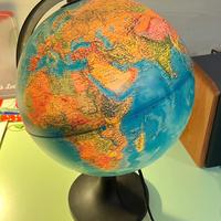 Mappamondo elettrico vintage