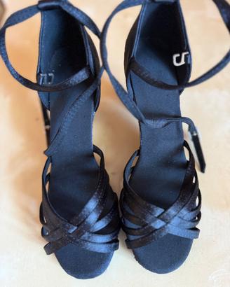 Scarpe da ballo latinoamericano