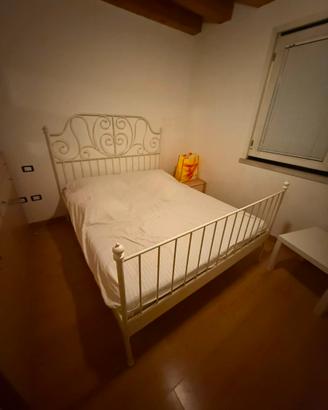 Letto matrimoniale in ferro battuto con materasso