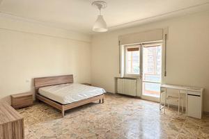 3 camere singole in appartamento ristrutturato