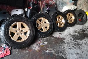 4 cerchi in lega 17 jeep wrangler con pneumatici