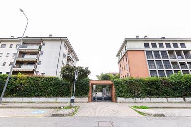 4 LOCALI A CESANO BOSCONE