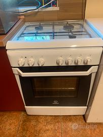 Cucina a gas con forno