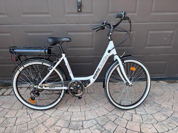 Bicicletta a pedal assistita MoMo design “Ferrara”