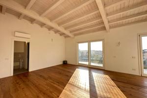 Appartamento di 150 m² con 3 locali e box auto a T