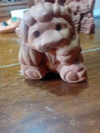 statuetta leoncino in terracotta