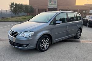 Volkswagen Touran 2.0 Highline Ecofuel 7 POSTI