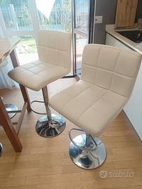 copia di sgabelli alti in ecopelle bianca
