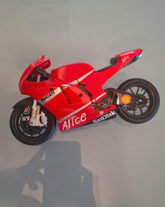 DUCATI DESMOSEDCI GP8 TEAM ALICE
