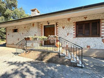 VILLA SINGOLA A PRIVERNO