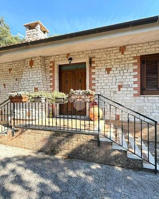 VILLA SINGOLA A PRIVERNO