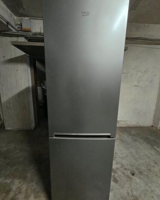 Frigorifero Beko inox combinato come nuovo.