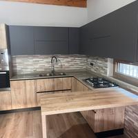 Cucina moderna effetto legno