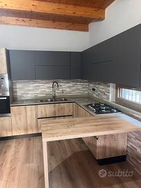 Cucina moderna effetto legno