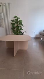 Tavolino in metallo crema