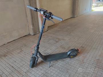 Monopattino elettrico Navee V25i Pro2 