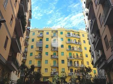 3 LOCALI A NAPOLI