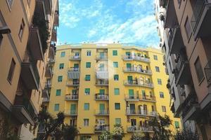 3 LOCALI A NAPOLI