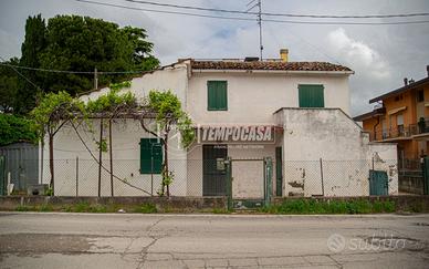 SANT'ERMETE (RN) - CASA INDIPENDENTE CON AMPIA COR