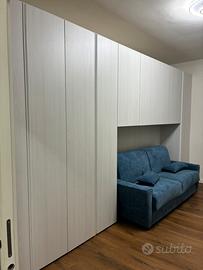 Armadio e divano letto