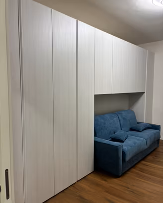 Armadio e divano letto