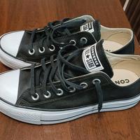 scarpe converse in pelle.