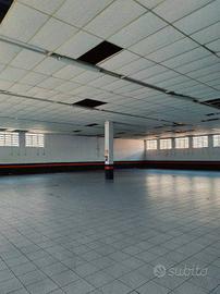 Immobile di 3000 m² con 2 locali a Roma