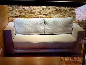 DIVANO 3 posti ( usato pochissimo!!!)