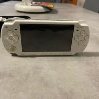 Sony PSP 2000 bianco + Giochi UMD