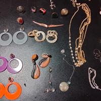 bigiotteria varia, anelli, collane, bracciali,