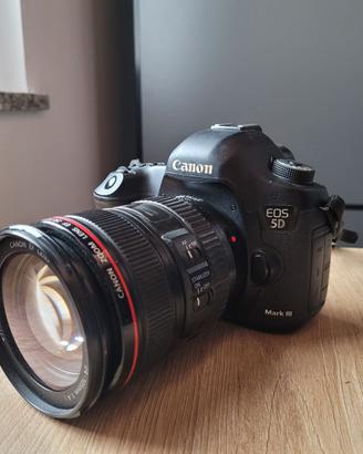 Canon Eos5d Mark III con obiettivo, flash, zaino