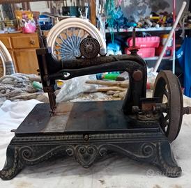 MACCHINA DA CUCIRE BRUNONIA