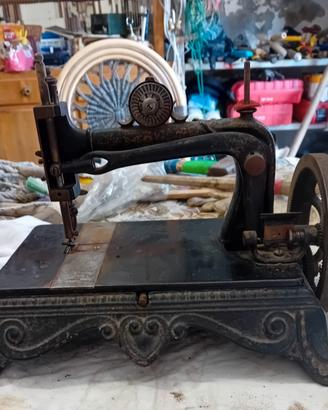 MACCHINA DA CUCIRE BRUNONIA