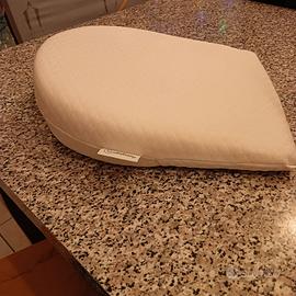Cuscino anti reflusso per culla e carrozzina