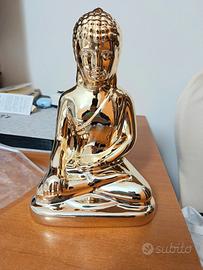 Statua Buddha in meditazione