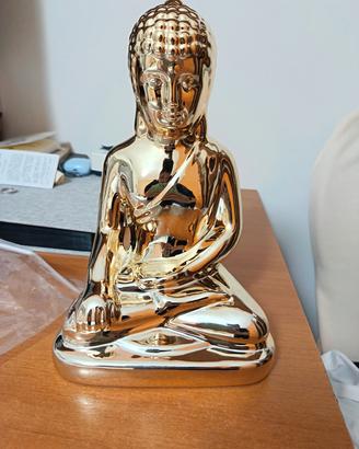 Statua Buddha in meditazione