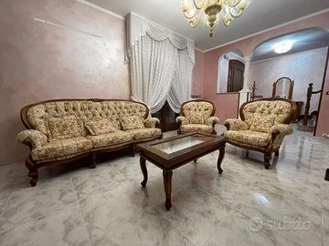 Tavolino da salotto in noce massello con vano