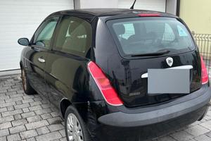 Lancia y