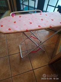 Tavola da stiro per bambina con mollette