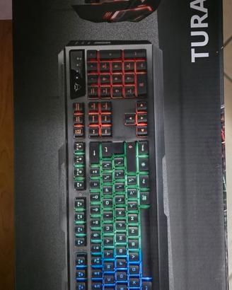 Tastiera da gaming con mouse e tappetino rgb