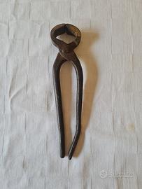 tenaglie in ferro di epoca