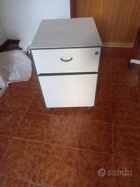 Piccola cassettiera