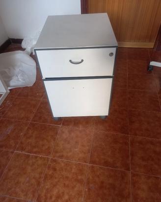 Piccola cassettiera