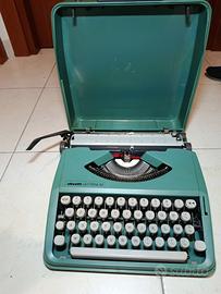macchina da scrivere Olivetti lettera 82