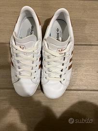 Scarpe adidas bianche hot sale e oro